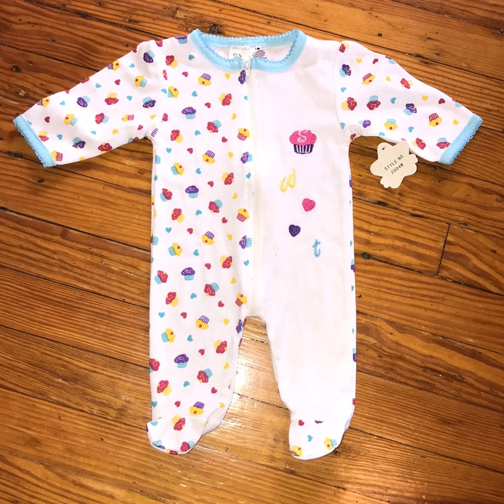 CUPCAKE onesie!😍